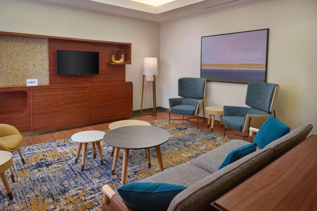 Towneplace Suites By Marriott Нюнан Екстериор снимка