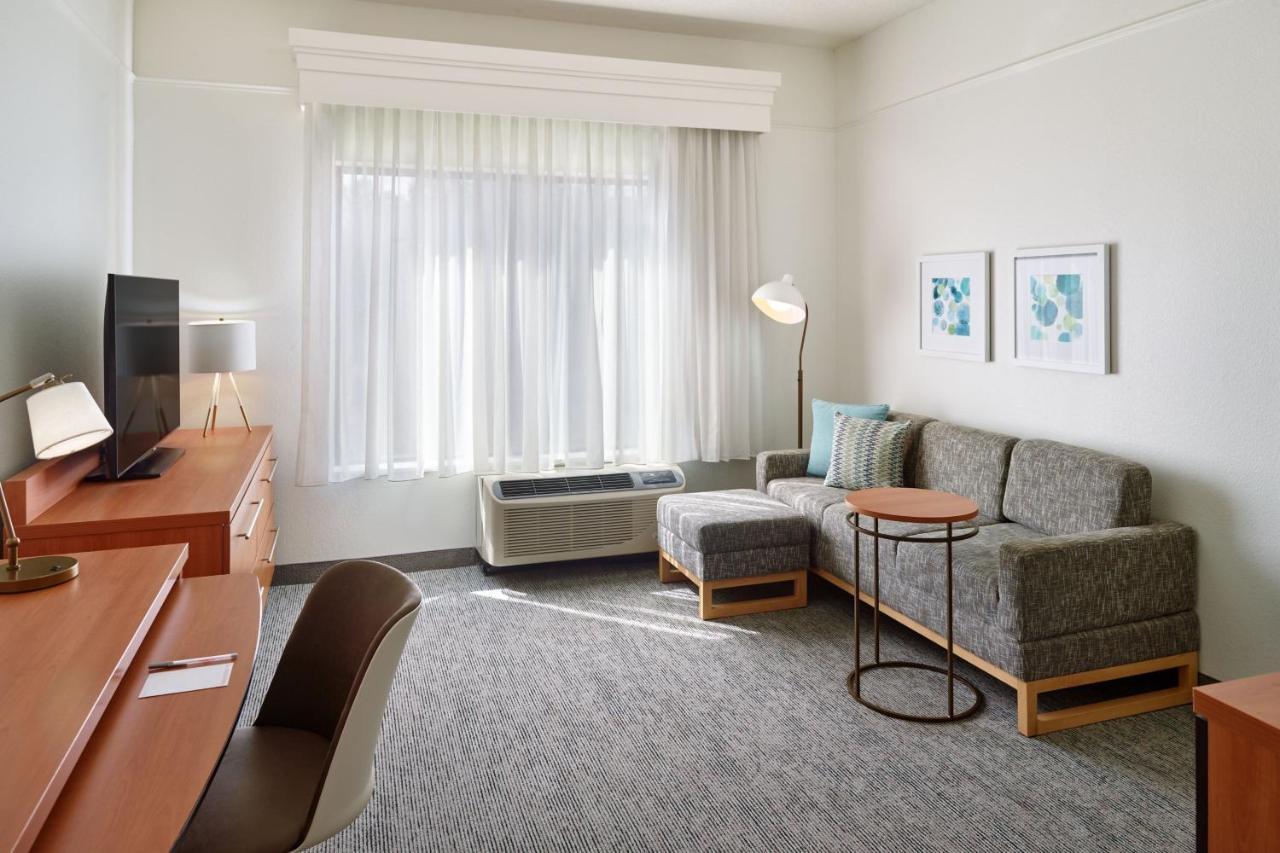 Towneplace Suites By Marriott Нюнан Екстериор снимка