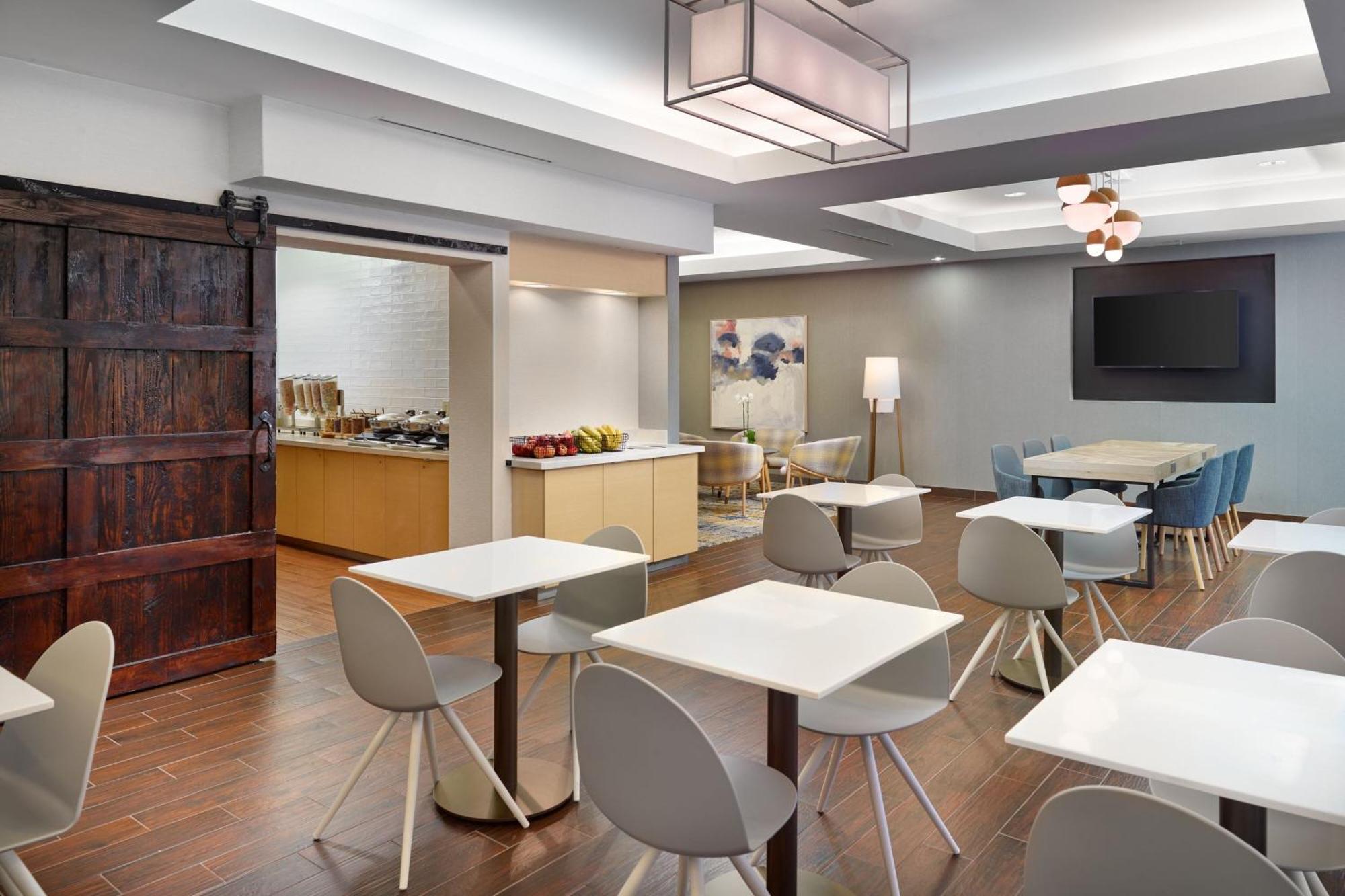 Towneplace Suites By Marriott Нюнан Екстериор снимка