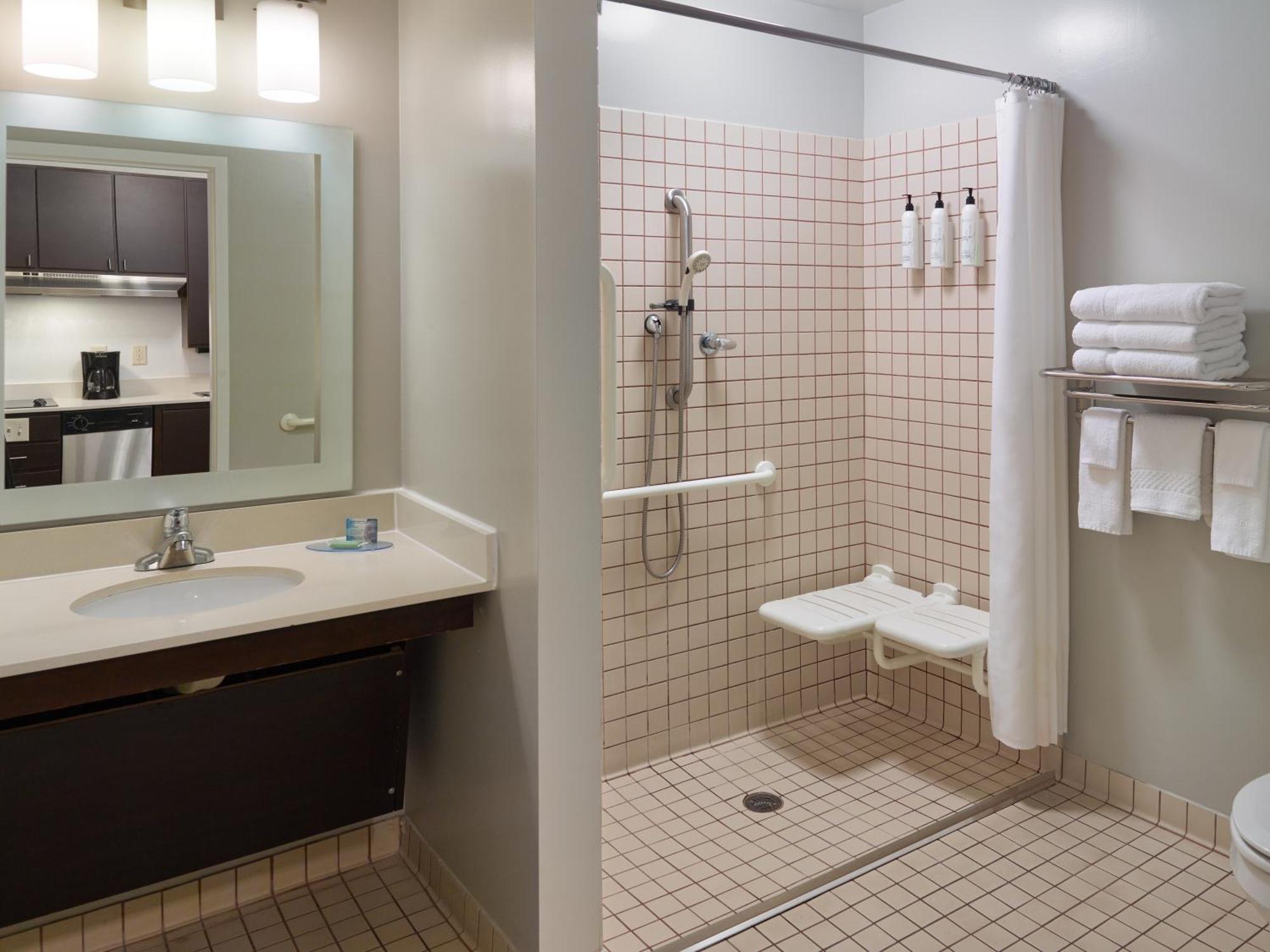 Towneplace Suites By Marriott Нюнан Екстериор снимка