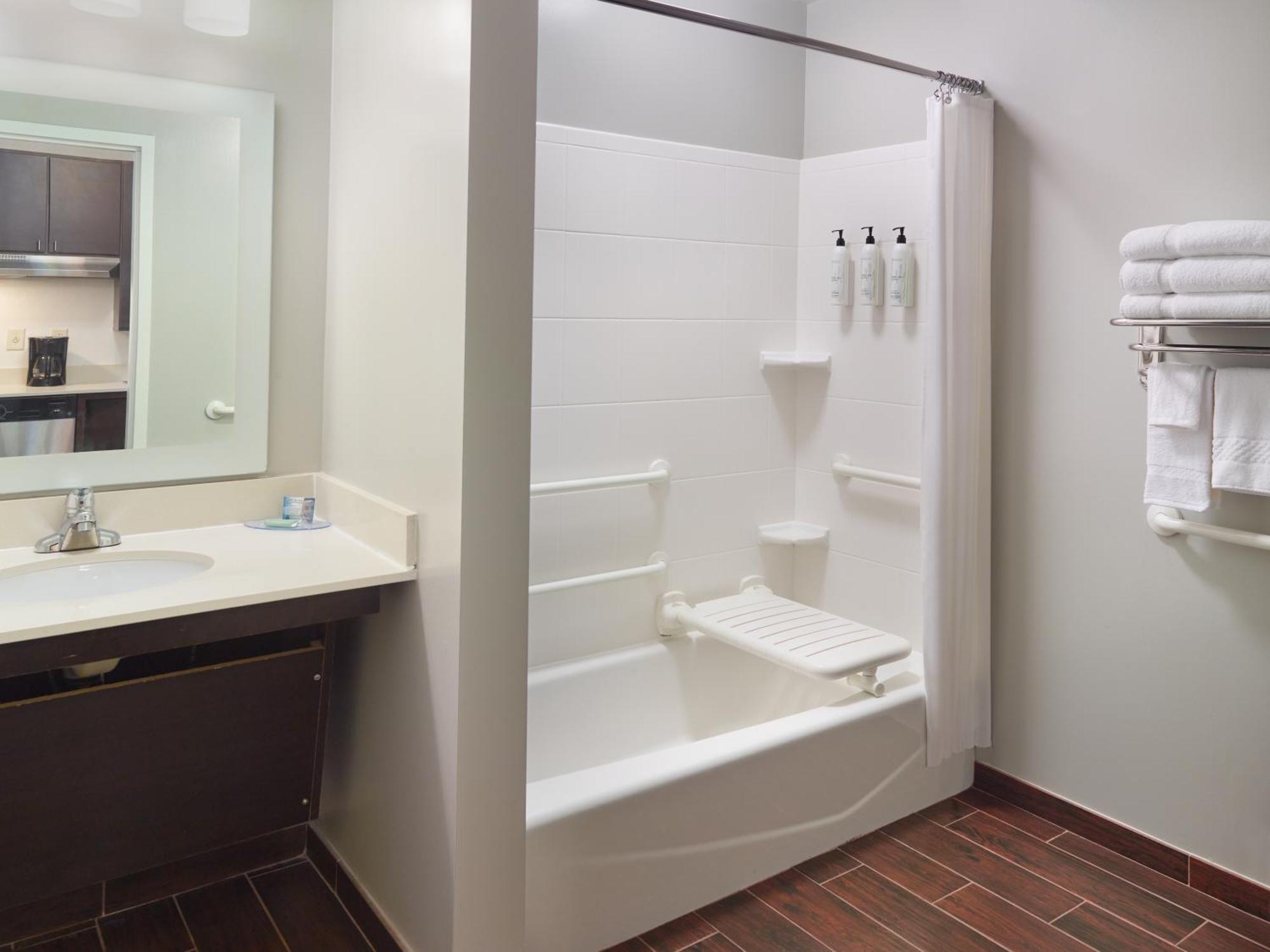 Towneplace Suites By Marriott Нюнан Екстериор снимка