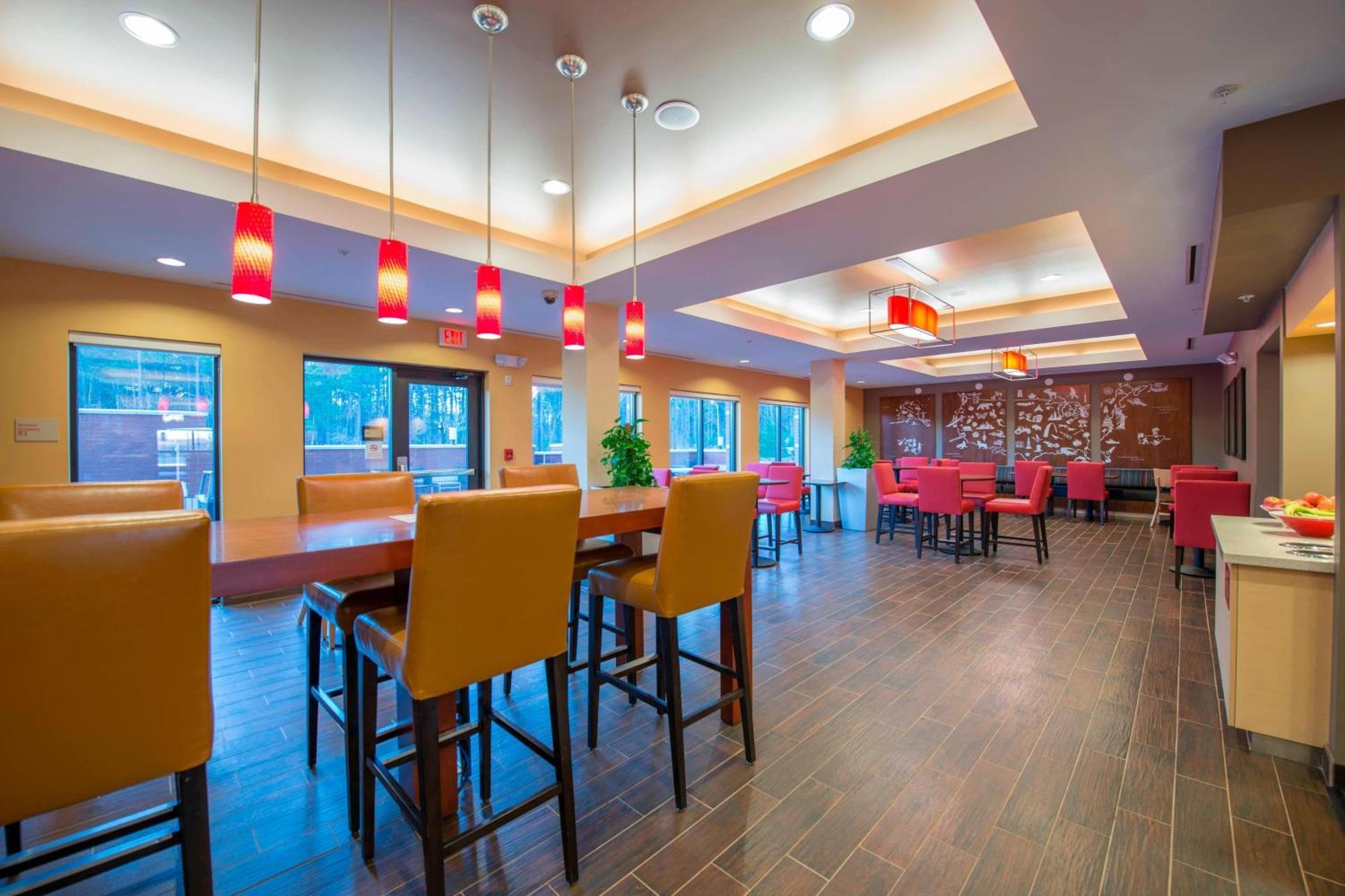 Towneplace Suites By Marriott Нюнан Екстериор снимка
