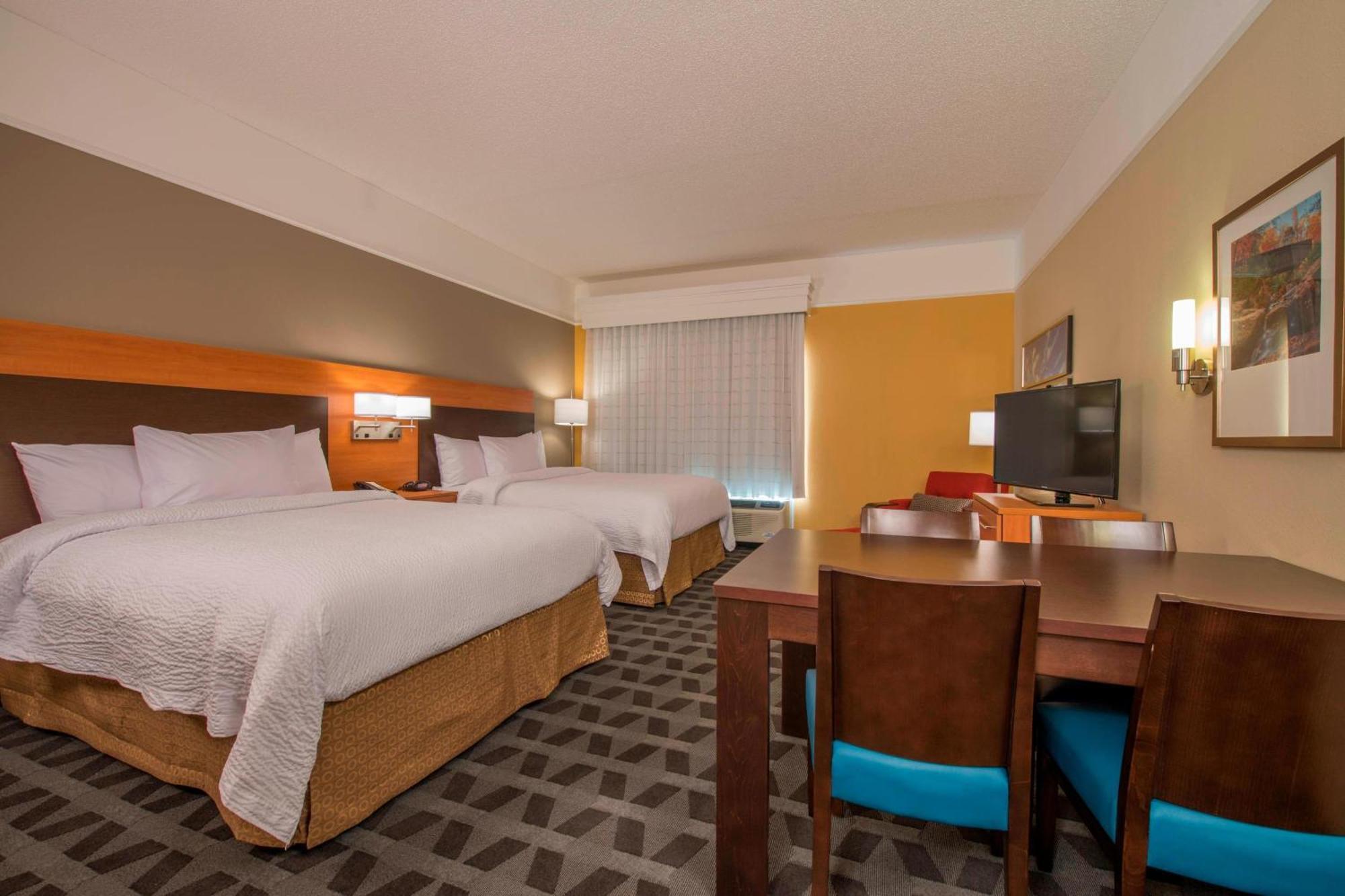 Towneplace Suites By Marriott Нюнан Екстериор снимка
